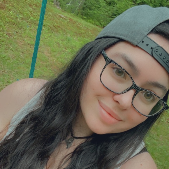 Meet your Posher, Gwyneth - Picture 1 of 1